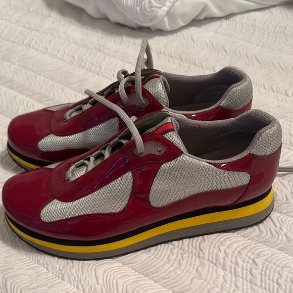 Prada Red and Silver Sneakers with Yellow Detail están en perfecto estado PRADA - Picture 5 of 6